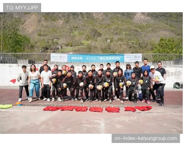 俱乐部发起“足球入校园”公益活动覆盖多所学校